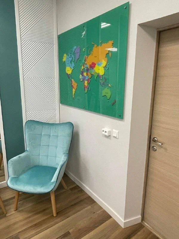 Интерьер офиса визового центра в Петрозаводске